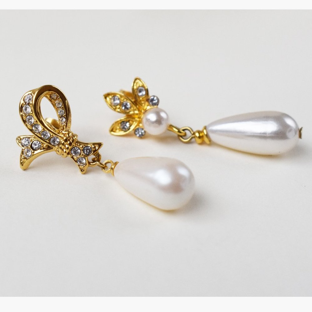 Dangle drop pearl earrings for bride, mismatched asymmetrical earrings